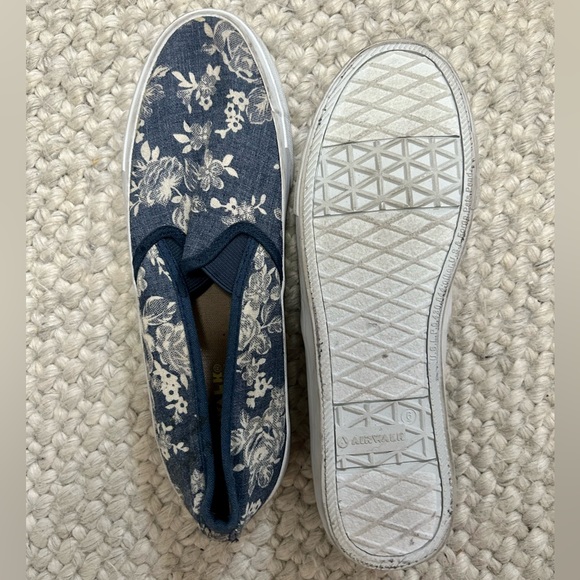 AIRWALK canvas slip on shoes, size 6 - Picture 2 of 2